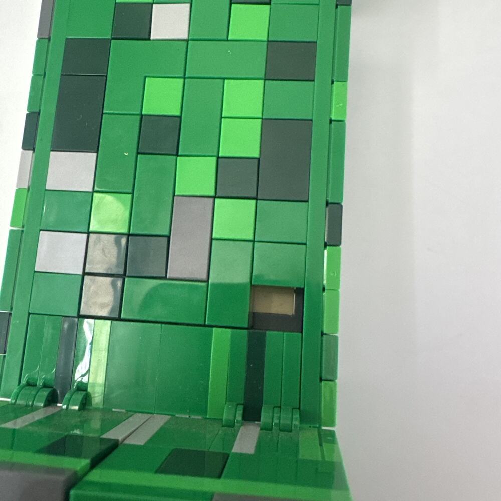 Lego Minecraft Set The Creeper Posable Building Toy - Picture 4 of 8